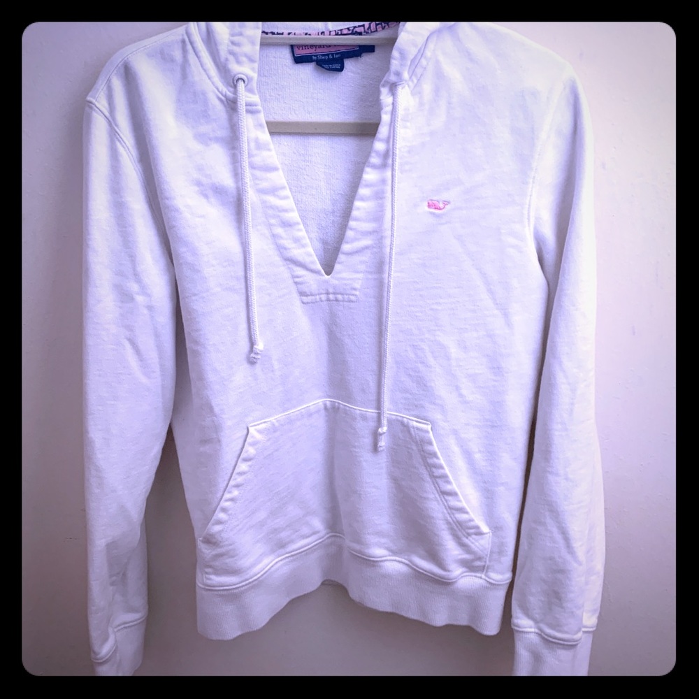 Vineyard Vines- White v-neck hoodie with pouch- M